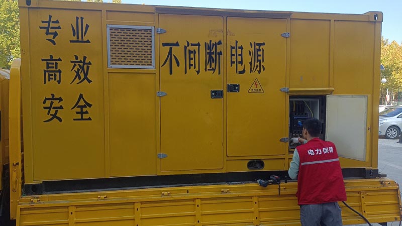 海晏柴油发电机组和UPS电源配合使用时，如何避免切换过程中的电力中断？